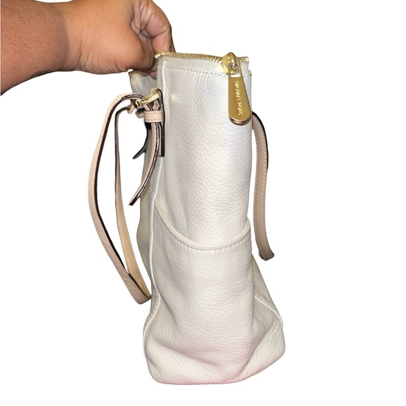 Elegant Cream Michael Kors Leather Tote Bag - Picture 7 of 10